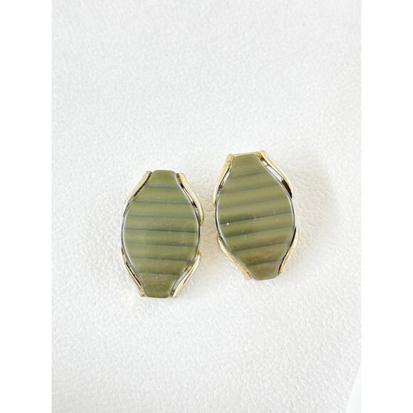 Vintage Olive Green Thermoset Earrings - Picture 3 of 4